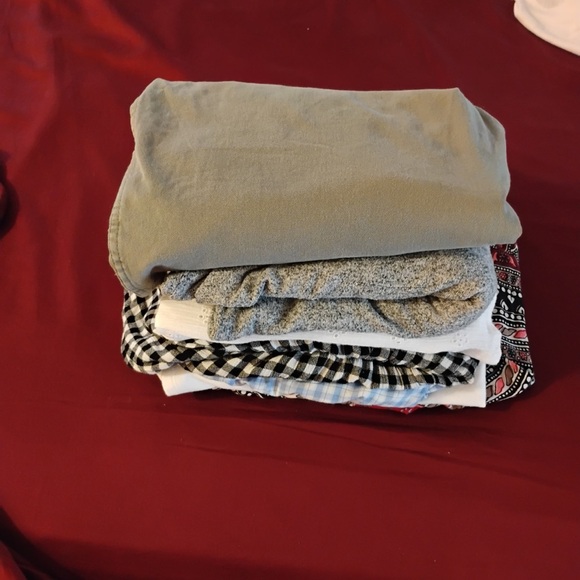 Bundle of Hollister Clothing Longsleeve Short Sleeve Shorts Mixed Size L - Picture 1 of 16